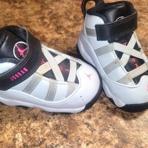 Babygirls Jordans size 4c